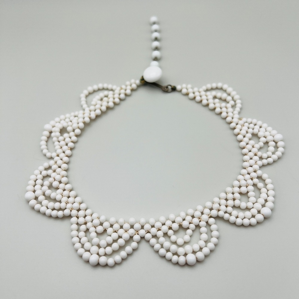 Necklace Scalloped Bib Choker 15 Inch White‎ Bead Brass Tone Vintage Statement